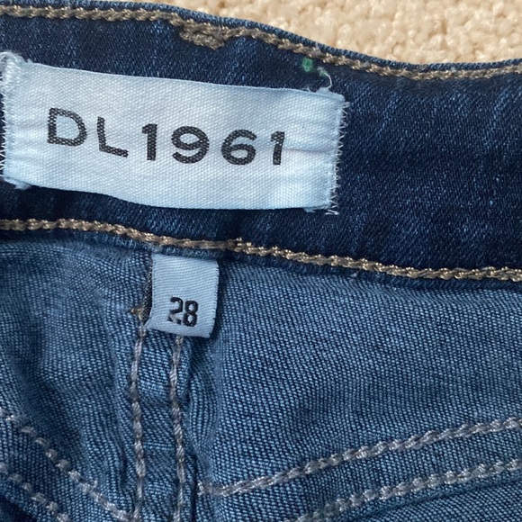 DL 1960 jean. Size 28. Slightly used. - Picture 2 of 3